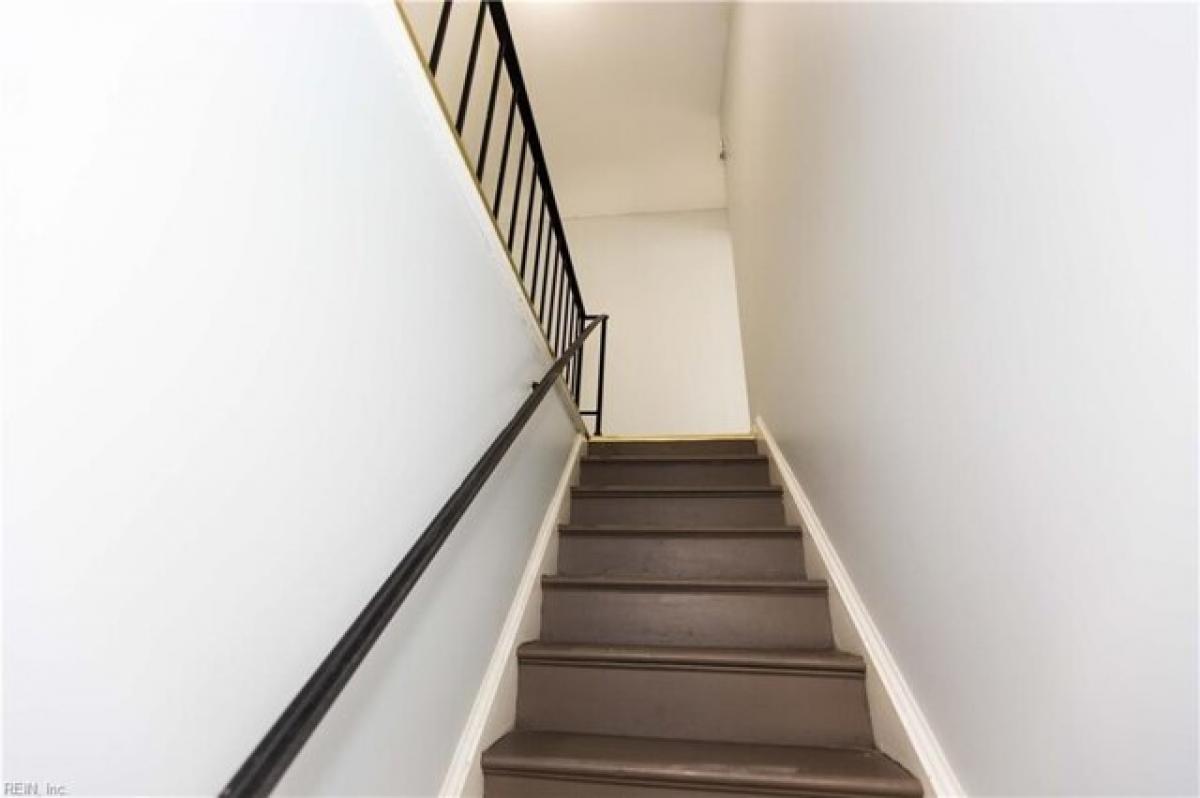 Picture of Home For Sale in Newport News, Virginia, United States