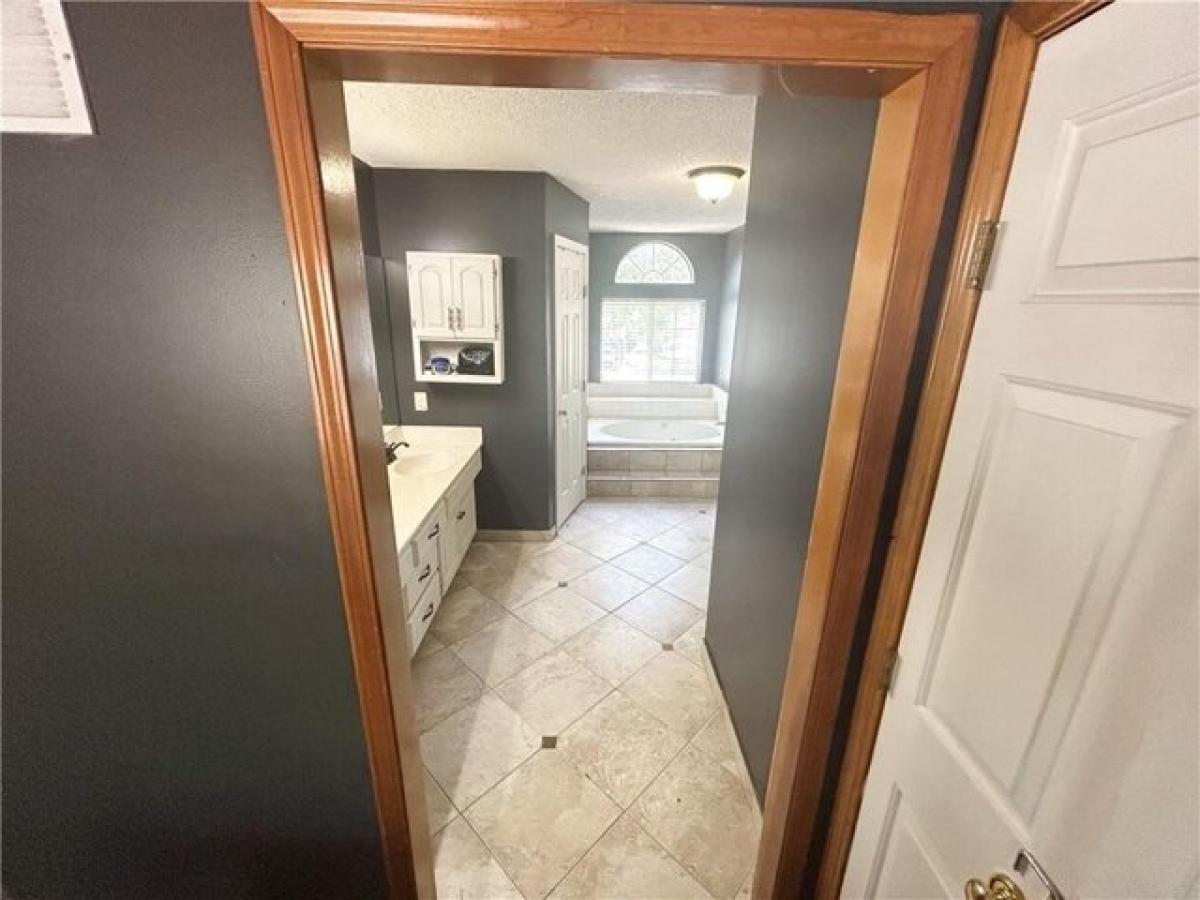 Picture of Home For Sale in Blue Springs, Missouri, United States