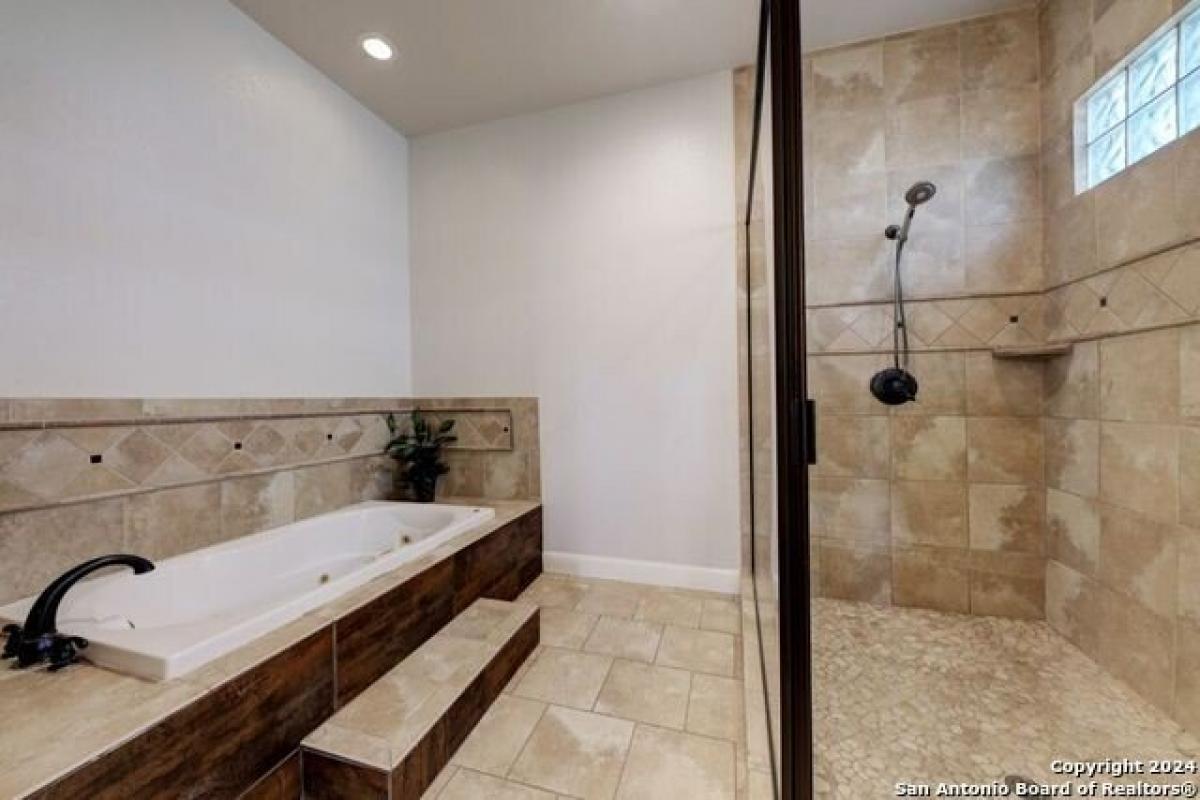 Picture of Home For Sale in Helotes, Texas, United States