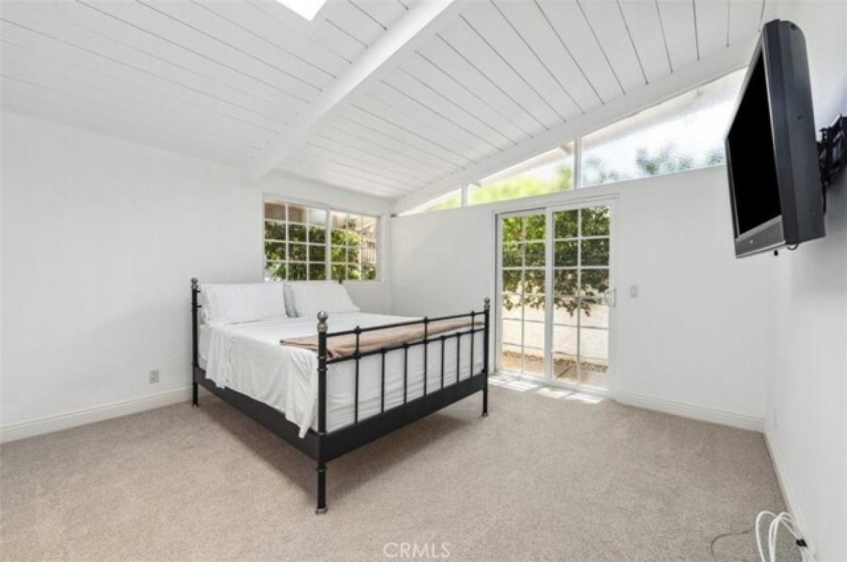 Picture of Home For Sale in Woodland Hills, California, United States