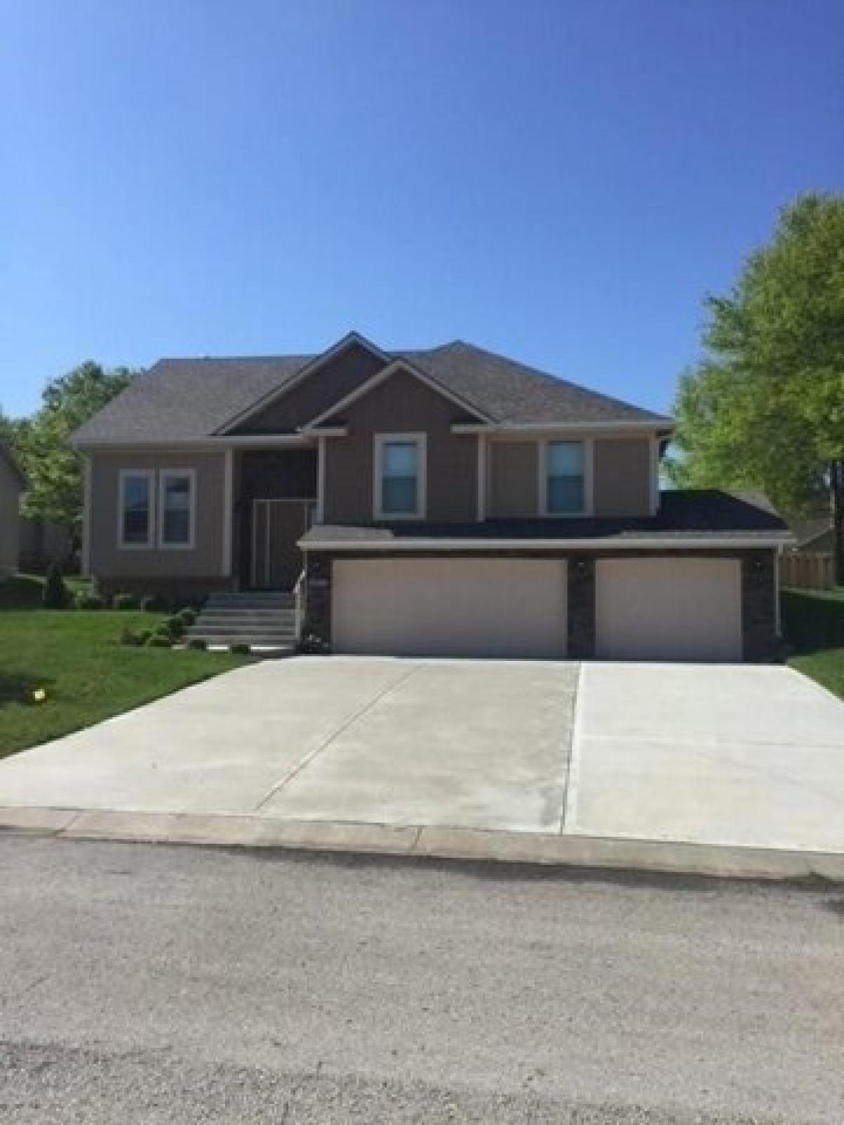 Picture of Home For Sale in Blue Springs, Missouri, United States