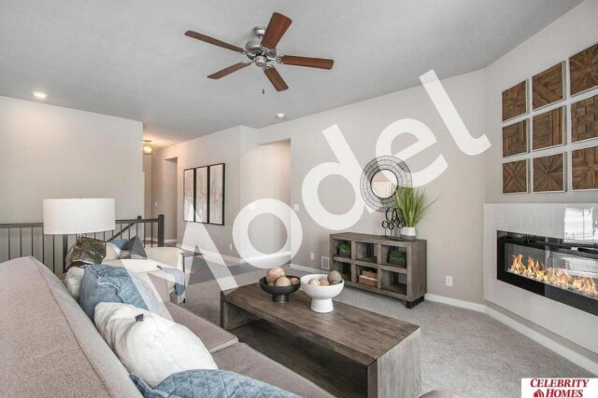 Picture of Home For Sale in Elkhorn, Nebraska, United States