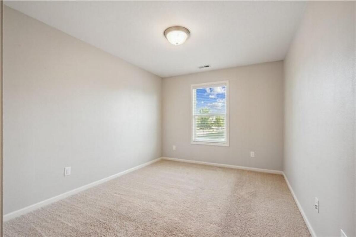 Picture of Home For Sale in West Des Moines, Iowa, United States