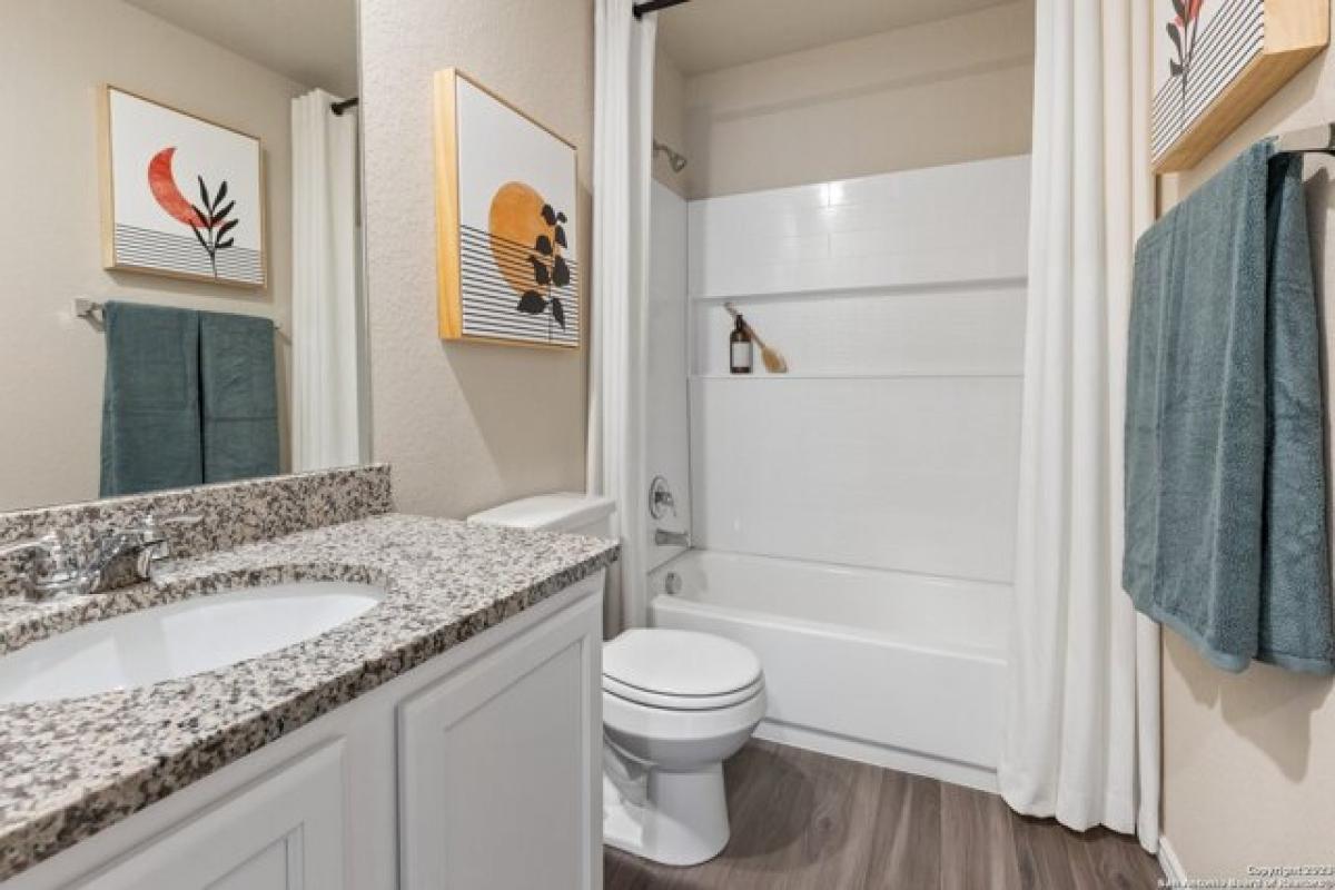 Picture of Home For Sale in Seguin, Texas, United States