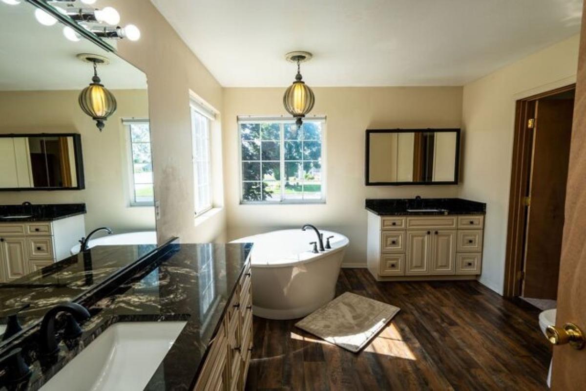 Picture of Home For Sale in Kalispell, Montana, United States