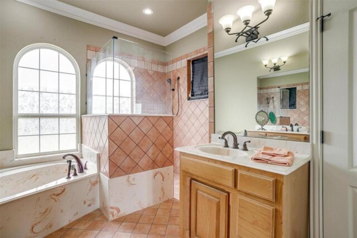 Picture of Home For Sale in Weatherford, Texas, United States