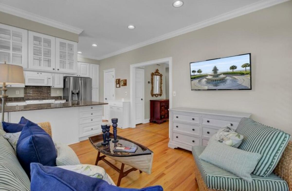 Picture of Home For Sale in Mount Pleasant, South Carolina, United States