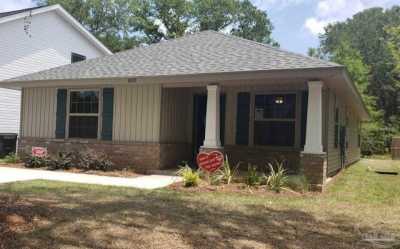 Home For Sale in Cantonment, Florida