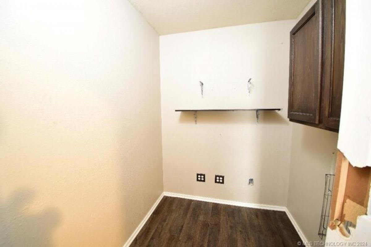 Picture of Home For Sale in Broken Arrow, Oklahoma, United States