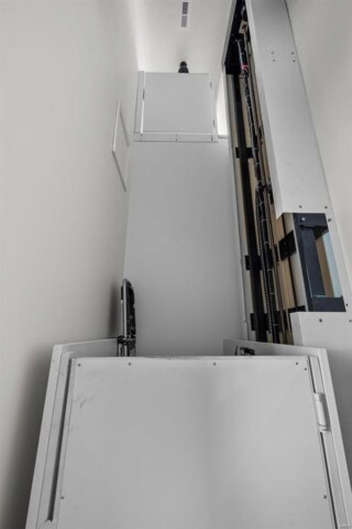 Picture of Home For Sale in Poplar Bluff, Missouri, United States