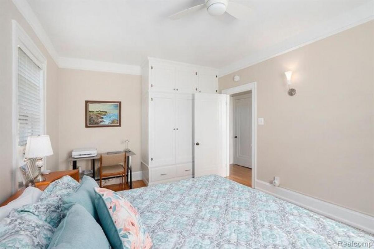 Picture of Home For Sale in Birmingham, Michigan, United States