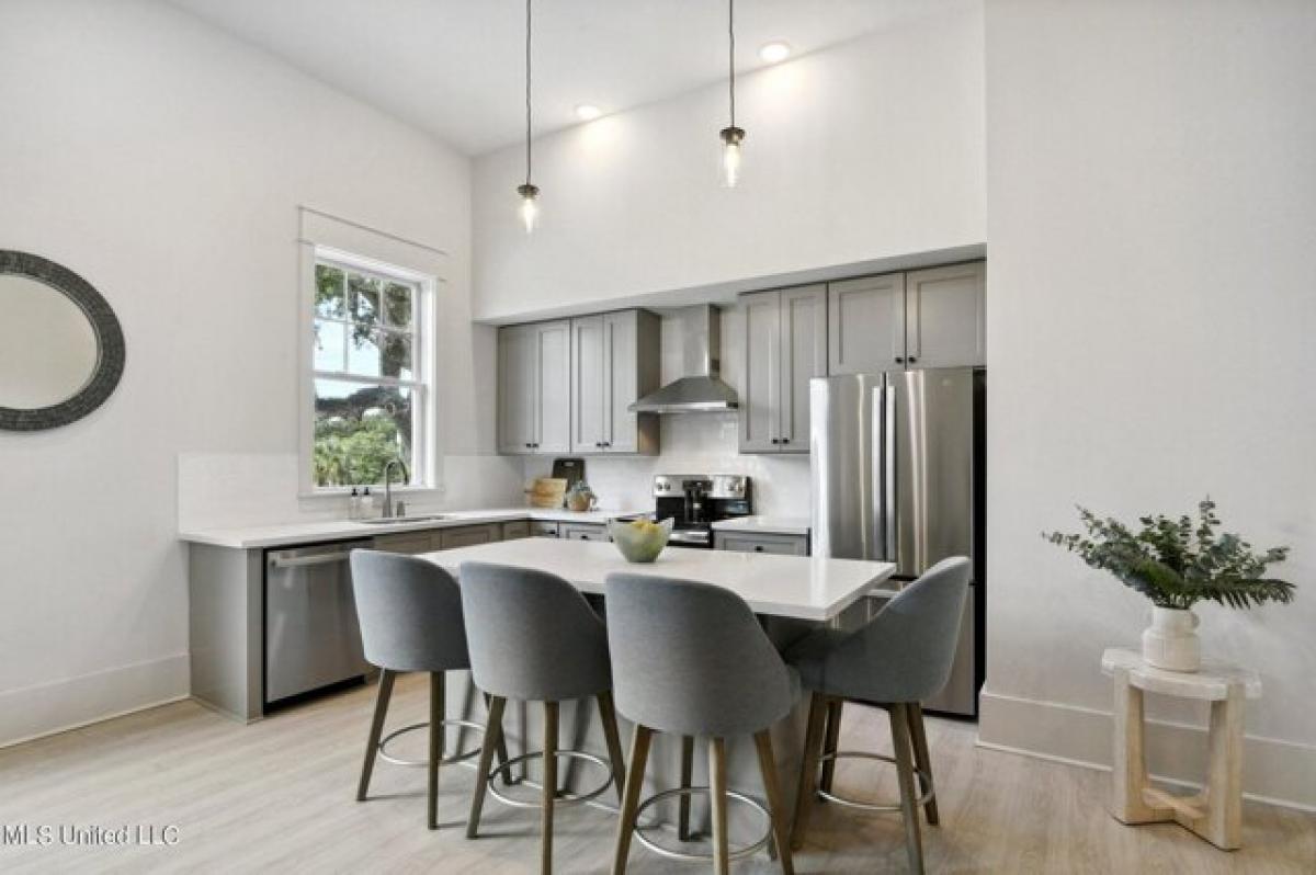 Picture of Home For Sale in Bay Saint Louis, Mississippi, United States