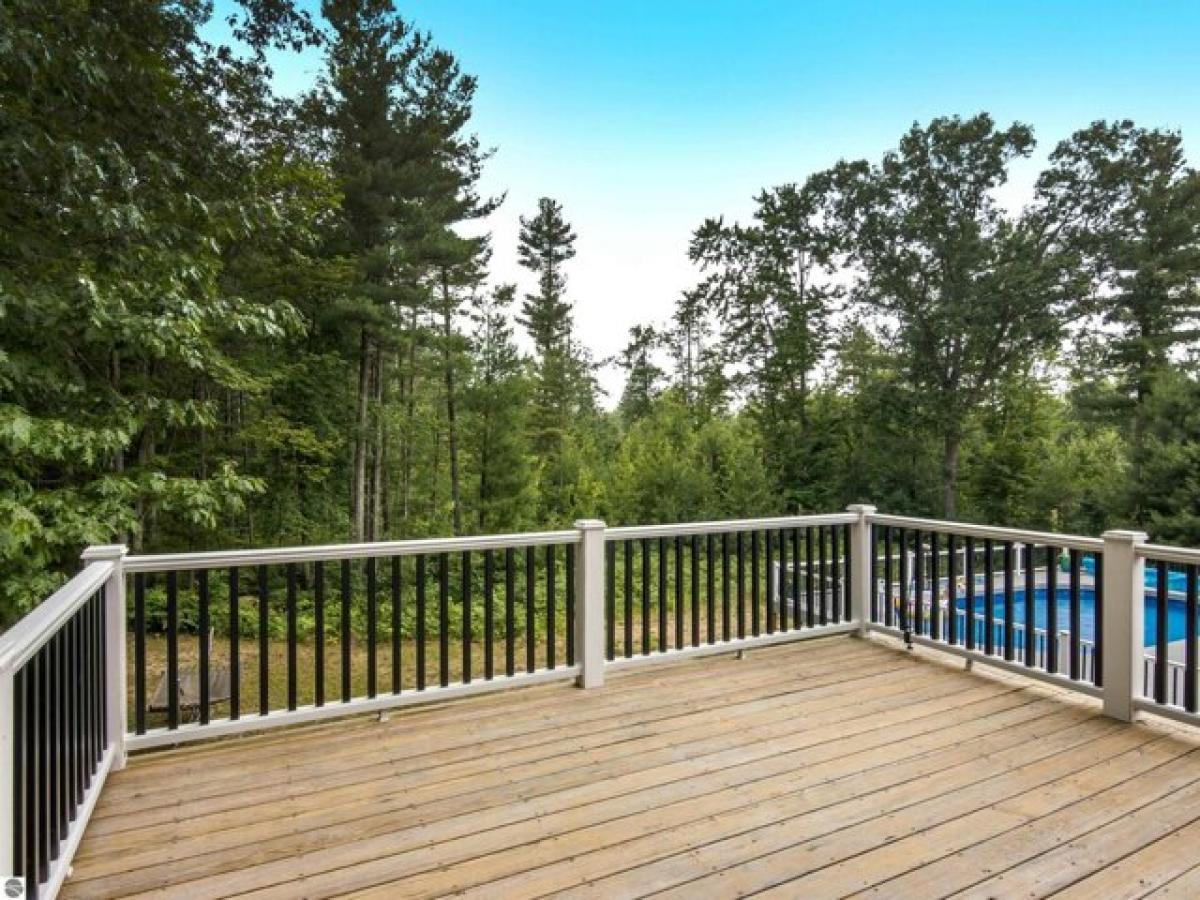 Picture of Home For Sale in Williamsburg, Michigan, United States