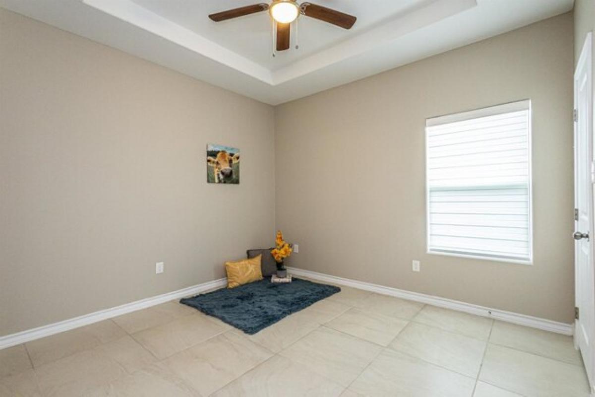 Picture of Home For Sale in Laredo, Texas, United States