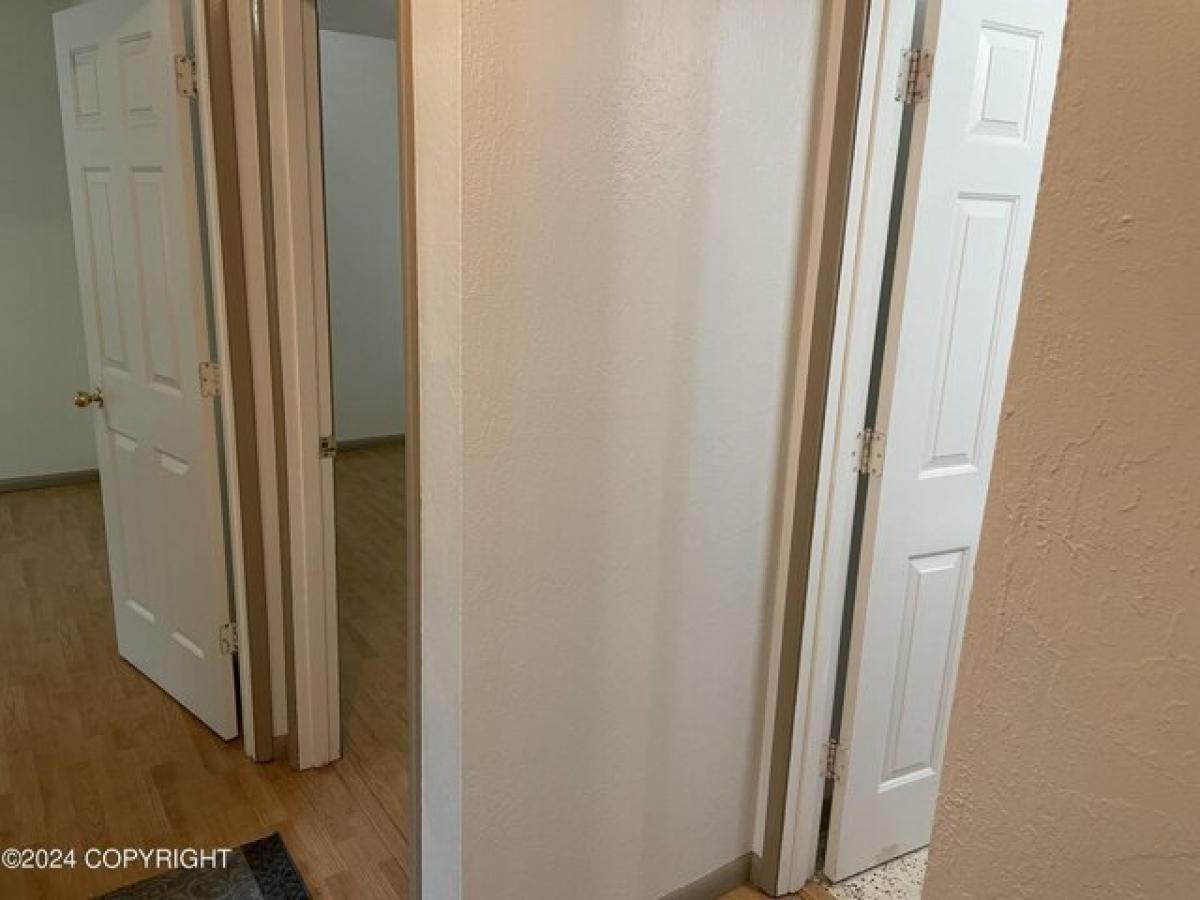 Picture of Home For Sale in Anchorage, Alaska, United States