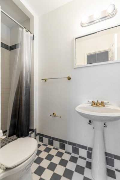 Home For Rent in Palm Springs, Florida