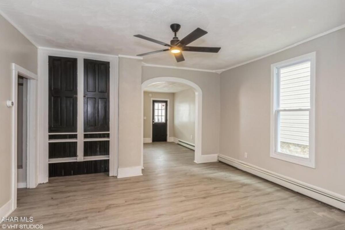 Picture of Home For Sale in Altoona, Pennsylvania, United States