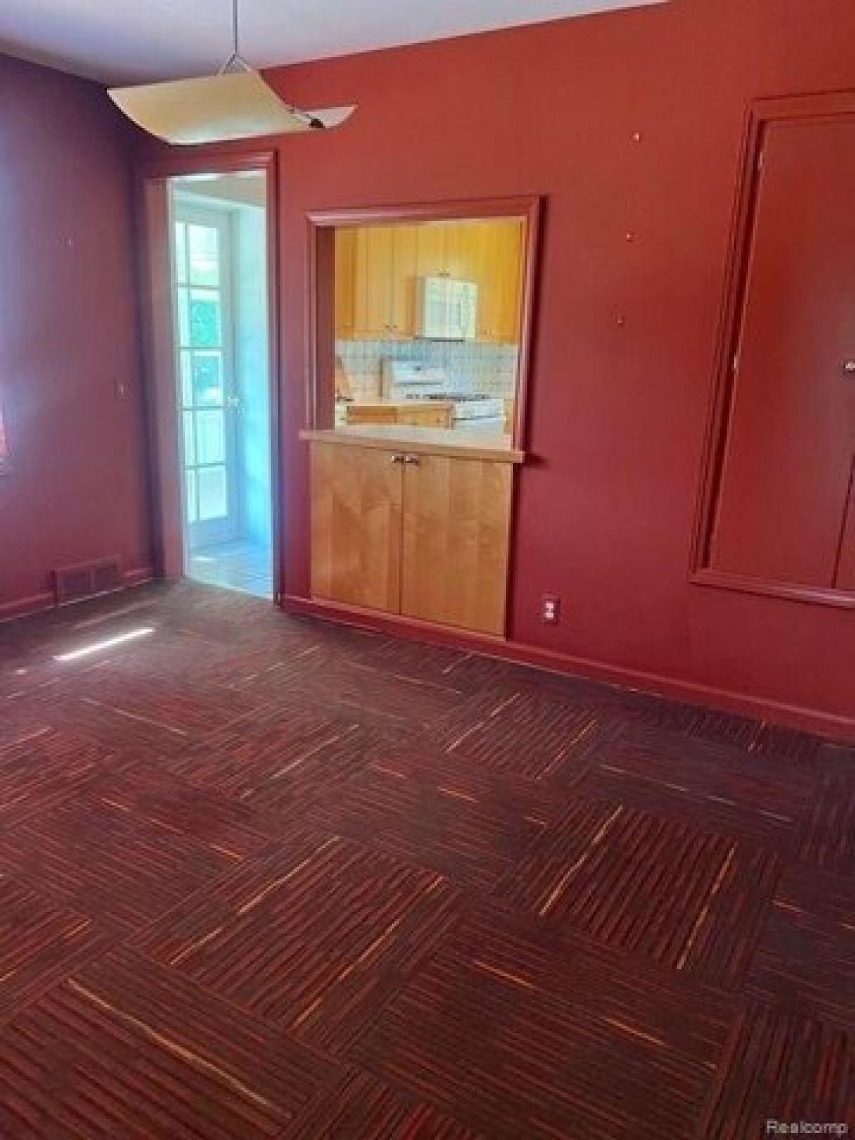 Picture of Home For Sale in Birmingham, Michigan, United States