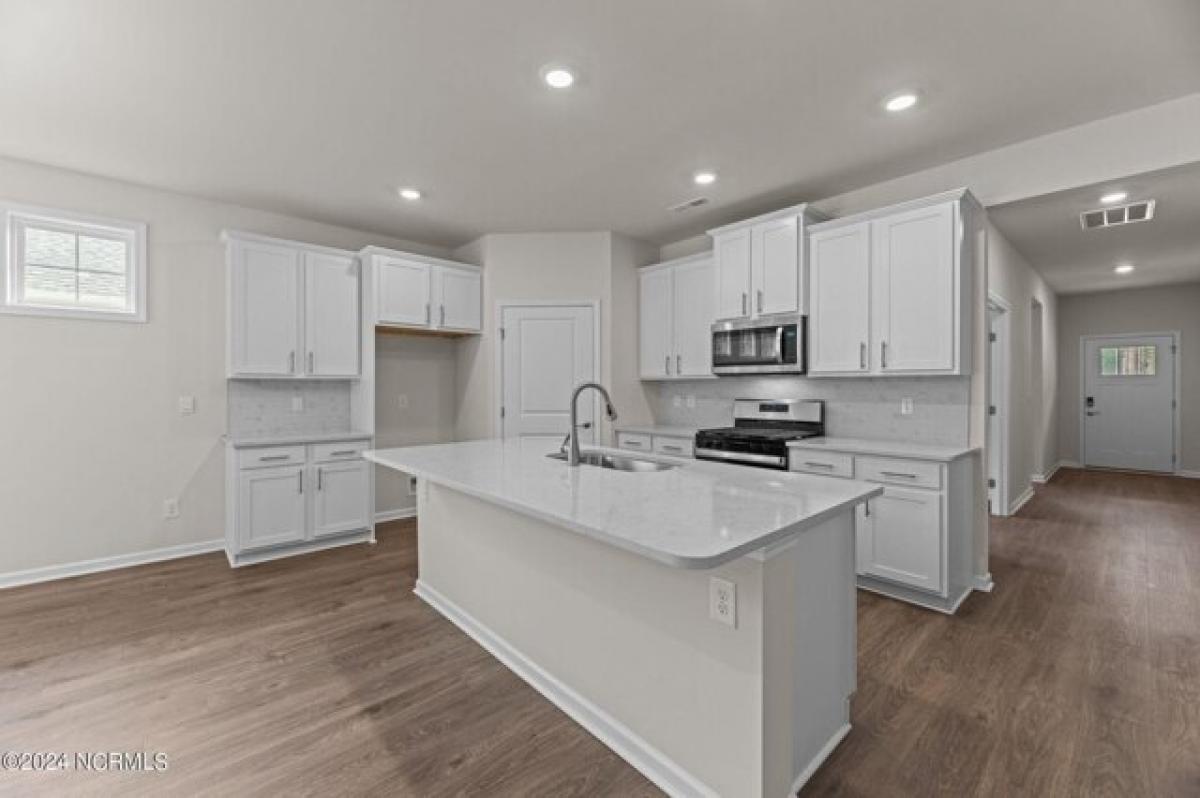 Picture of Home For Sale in New Bern, North Carolina, United States