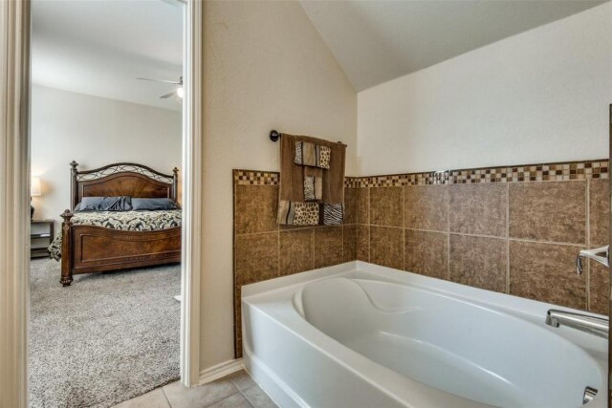 Picture of Home For Sale in Waxahachie, Texas, United States