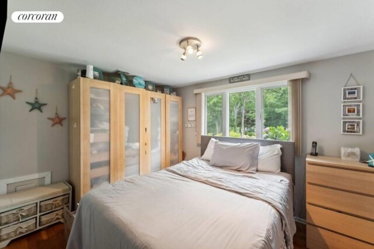 Picture of Home For Sale in Hampton Bays, New York, United States