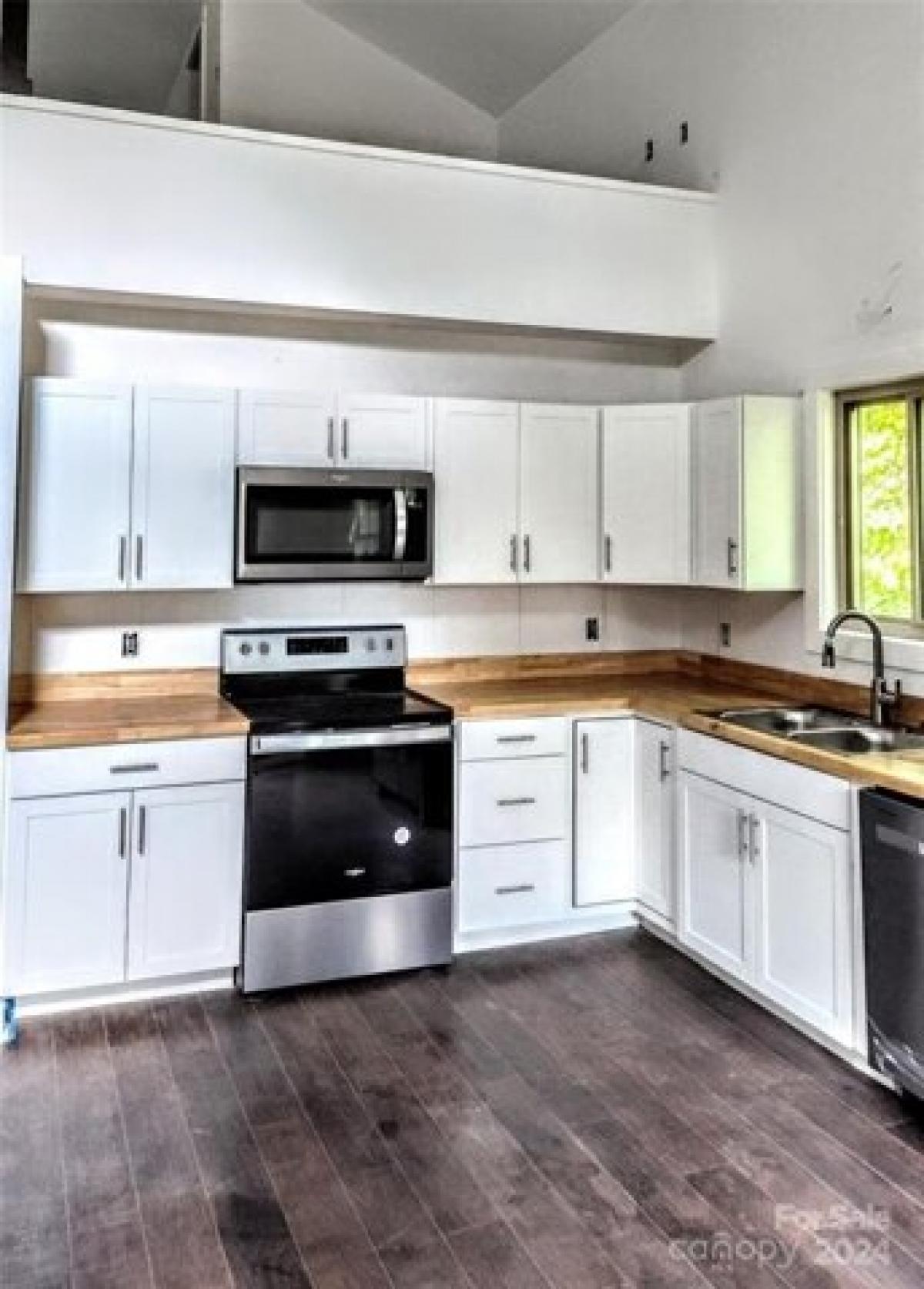 Picture of Home For Sale in Flat Rock, North Carolina, United States