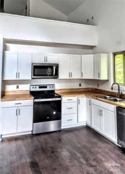 Home For Sale in Flat Rock, North Carolina