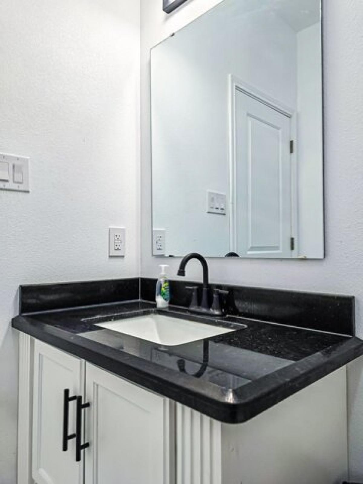 Picture of Home For Sale in Eagle Pass, Texas, United States