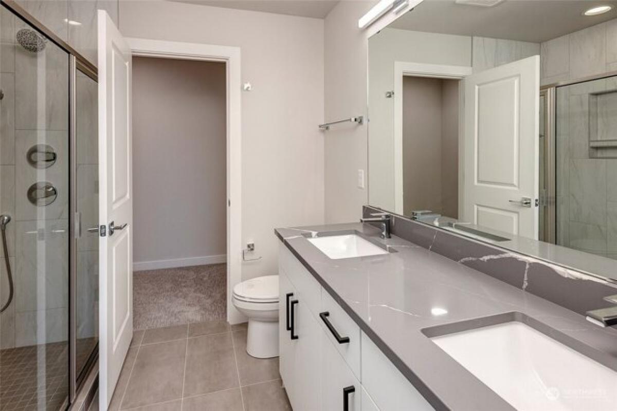 Picture of Home For Sale in Lynnwood, Washington, United States