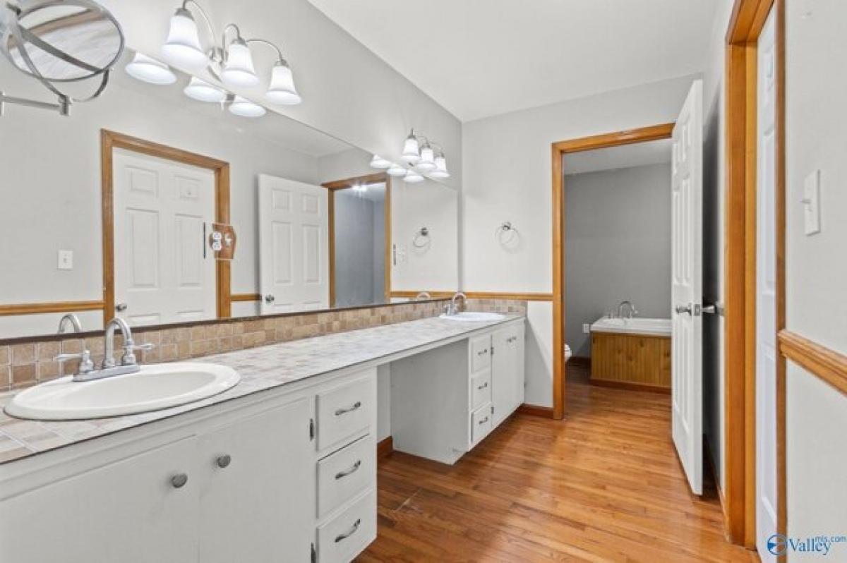 Picture of Home For Sale in Guntersville, Alabama, United States