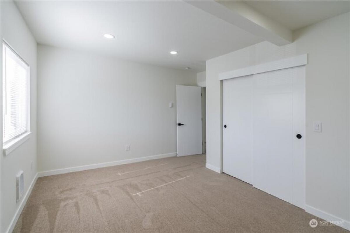 Picture of Home For Sale in Tacoma, Washington, United States