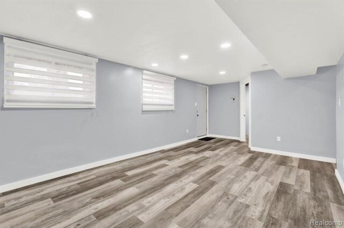 Picture of Home For Sale in Clinton Township, Michigan, United States