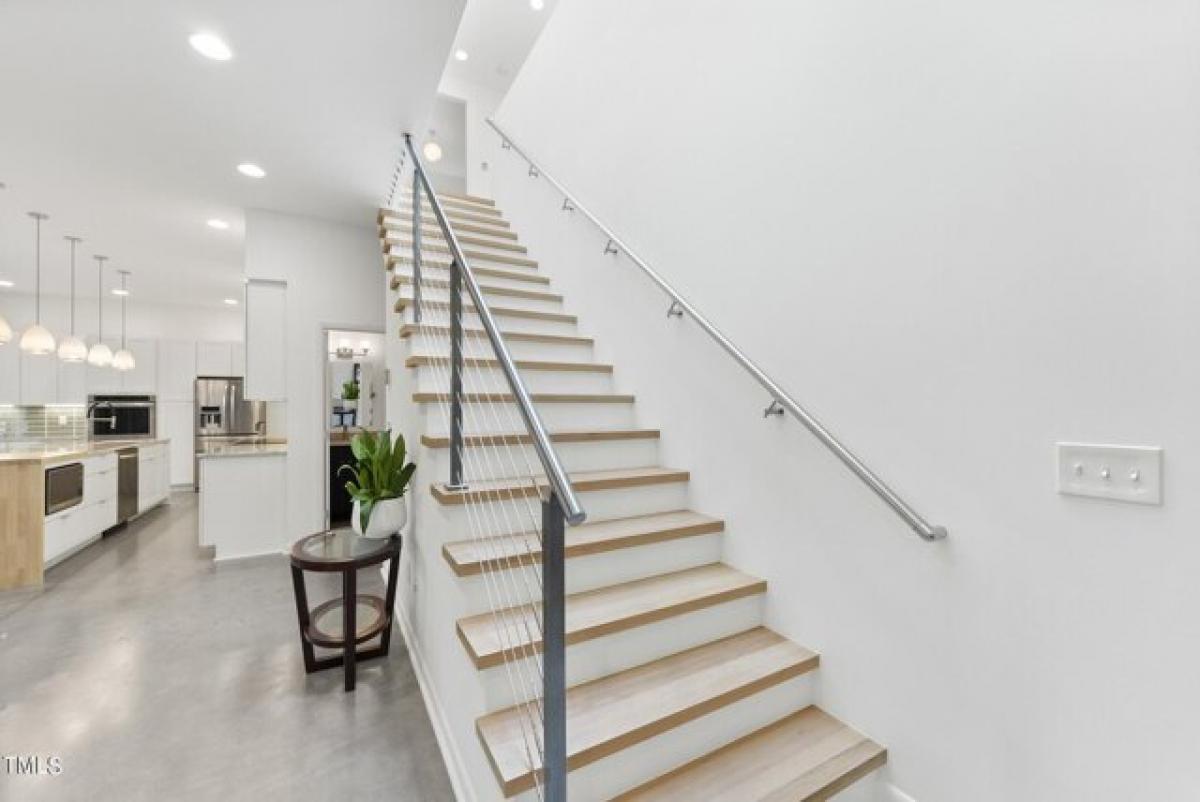 Picture of Home For Sale in Chapel Hill, North Carolina, United States