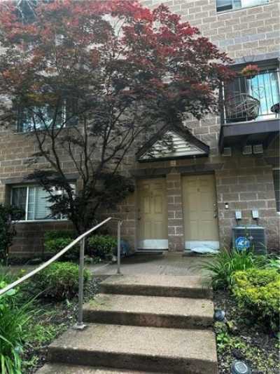 Home For Sale in Nanuet, New York