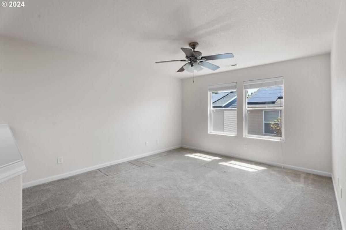 Picture of Home For Sale in Hillsboro, Oregon, United States