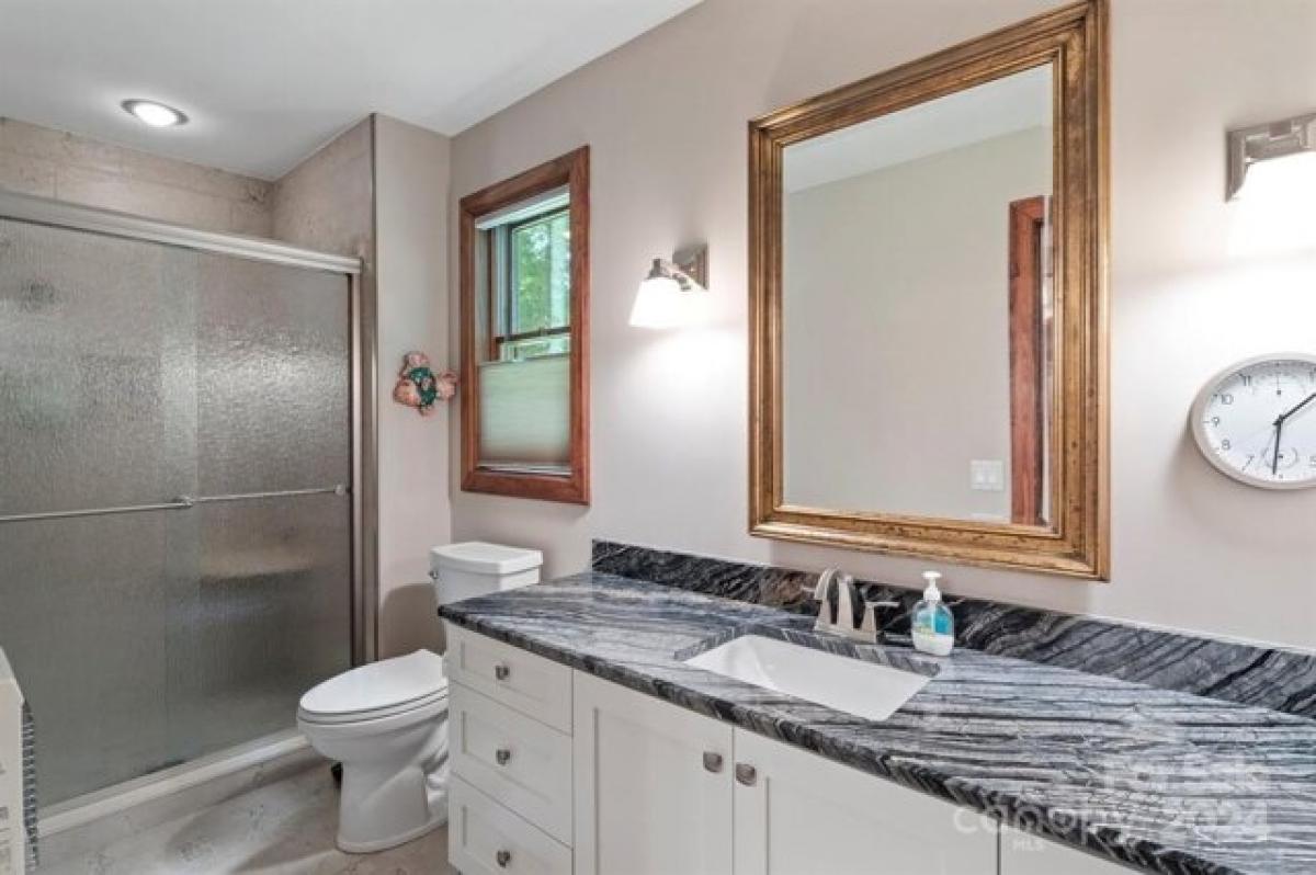 Picture of Home For Sale in Mars Hill, North Carolina, United States