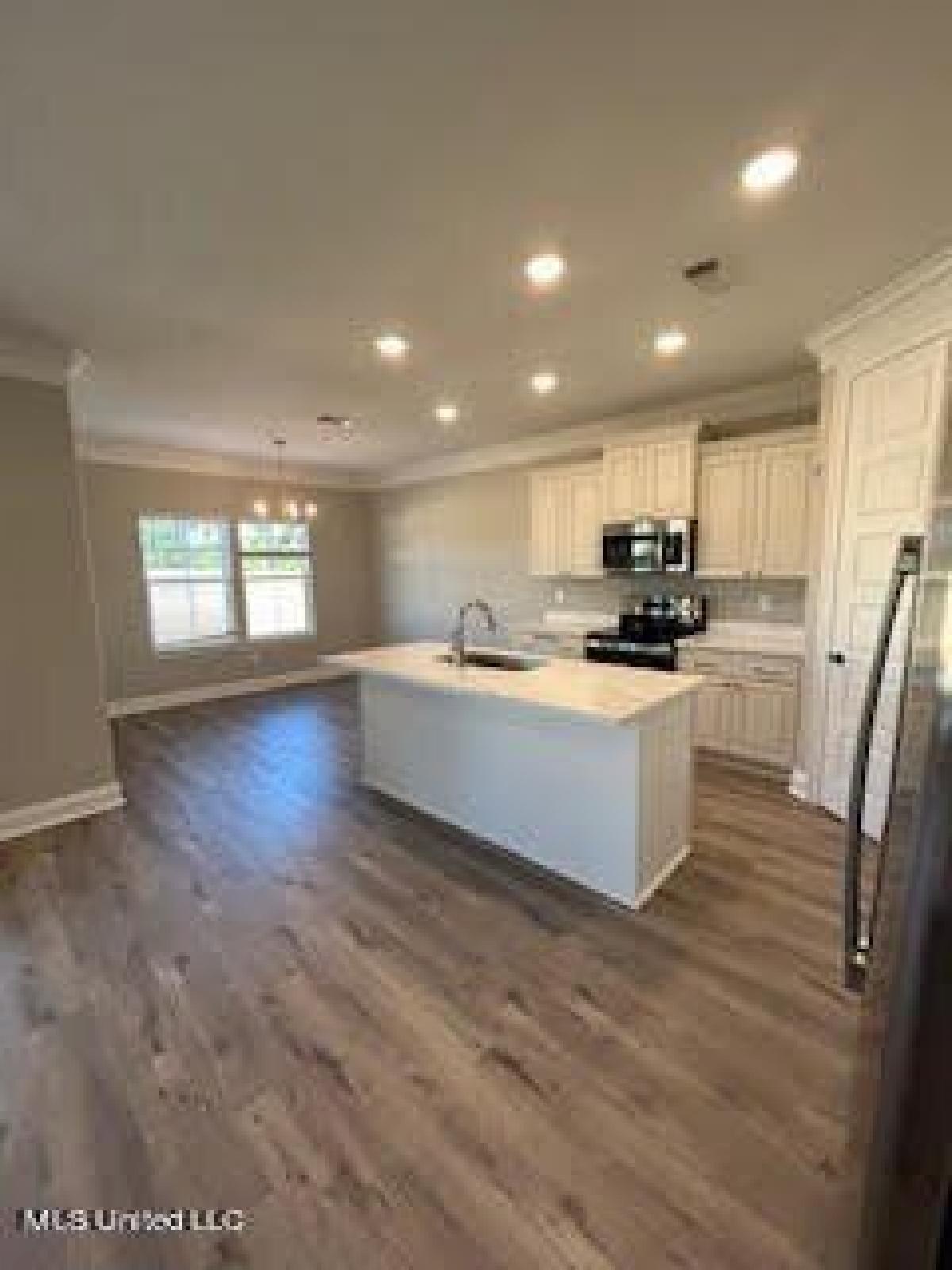 Picture of Home For Sale in Ocean Springs, Mississippi, United States