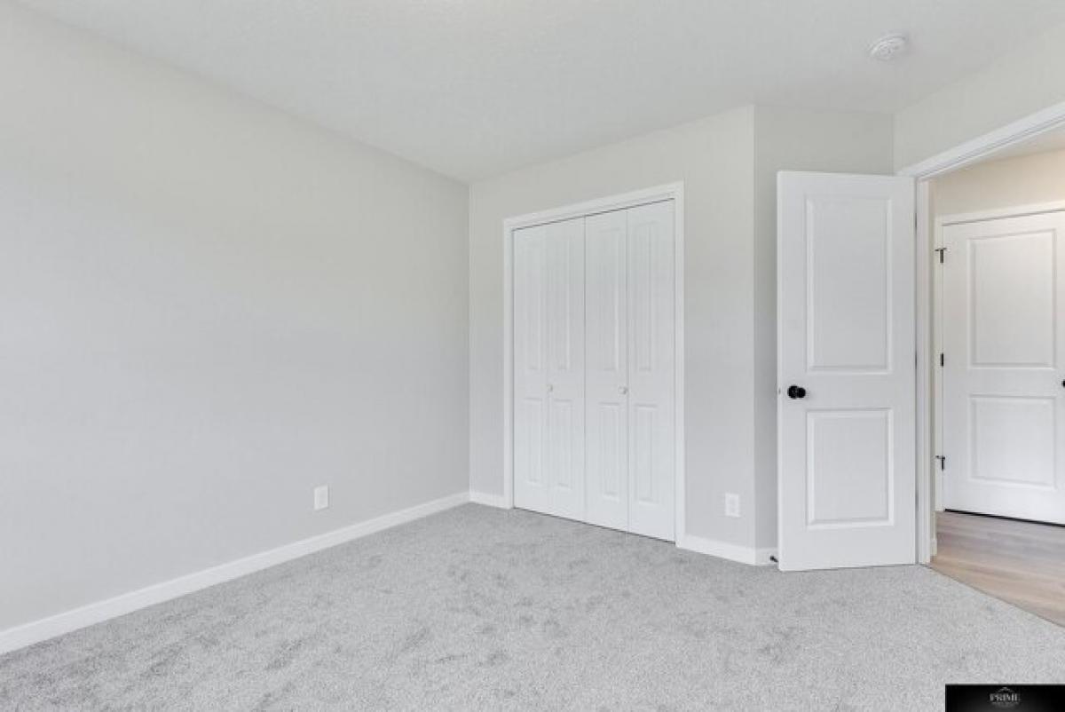 Picture of Home For Sale in Papillion, Nebraska, United States