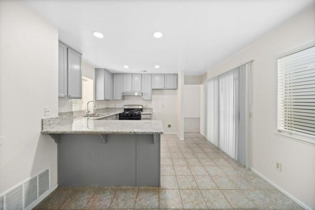 Picture of Home For Sale in Palmdale, California, United States