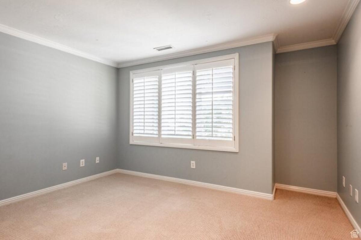 Picture of Home For Sale in Holladay, Utah, United States