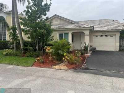 Home For Sale in Coconut Creek, Florida