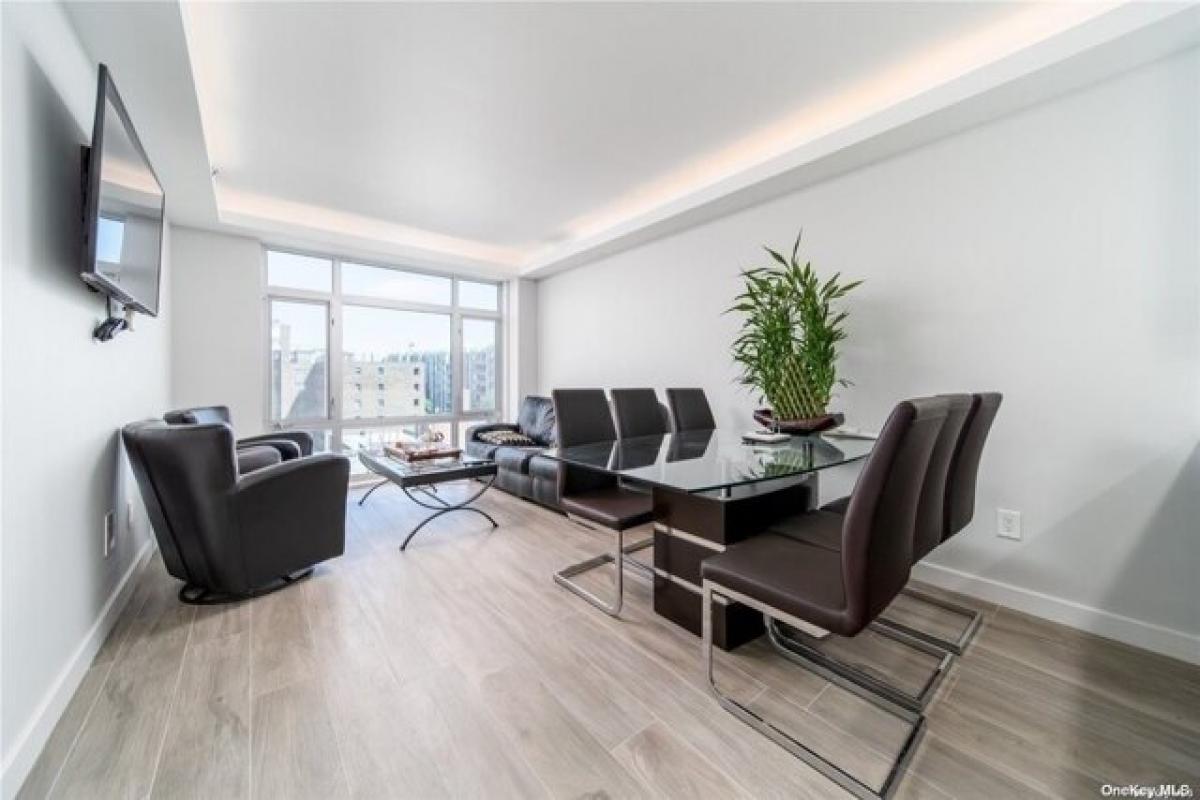 Picture of Home For Sale in Rego Park, New York, United States