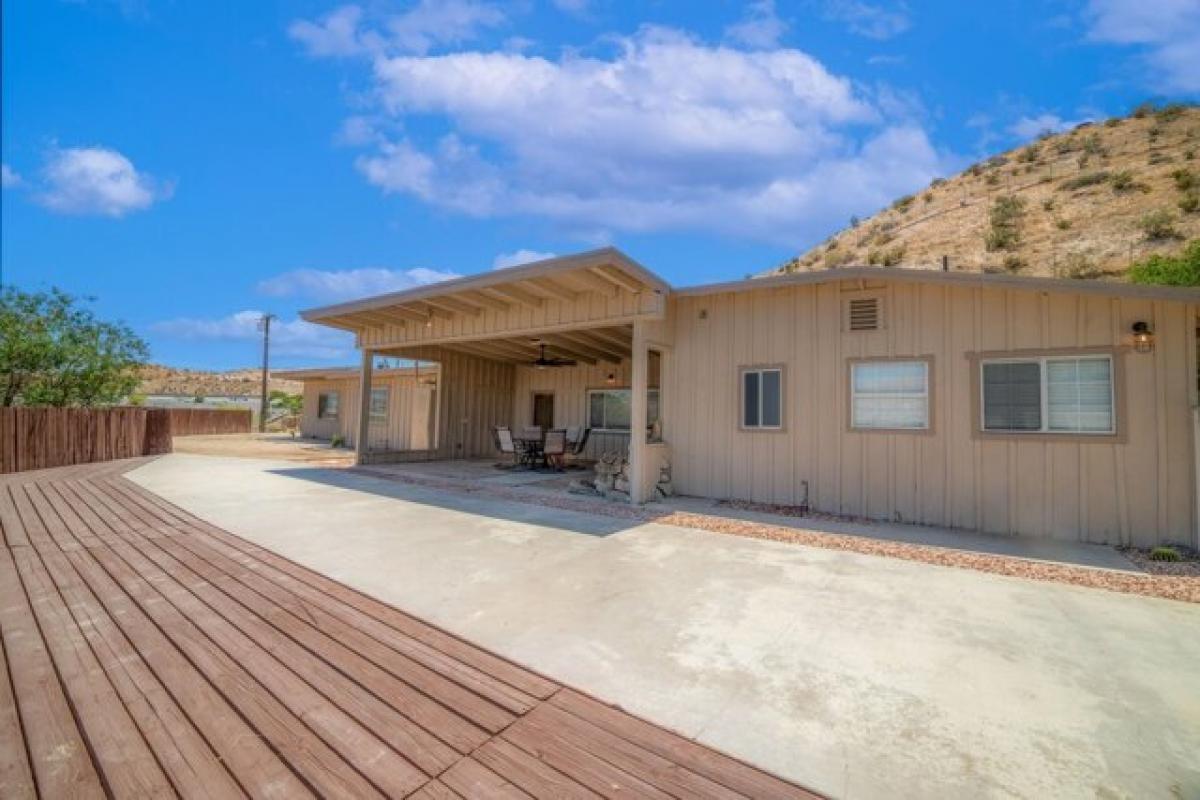 Picture of Home For Sale in Victorville, California, United States