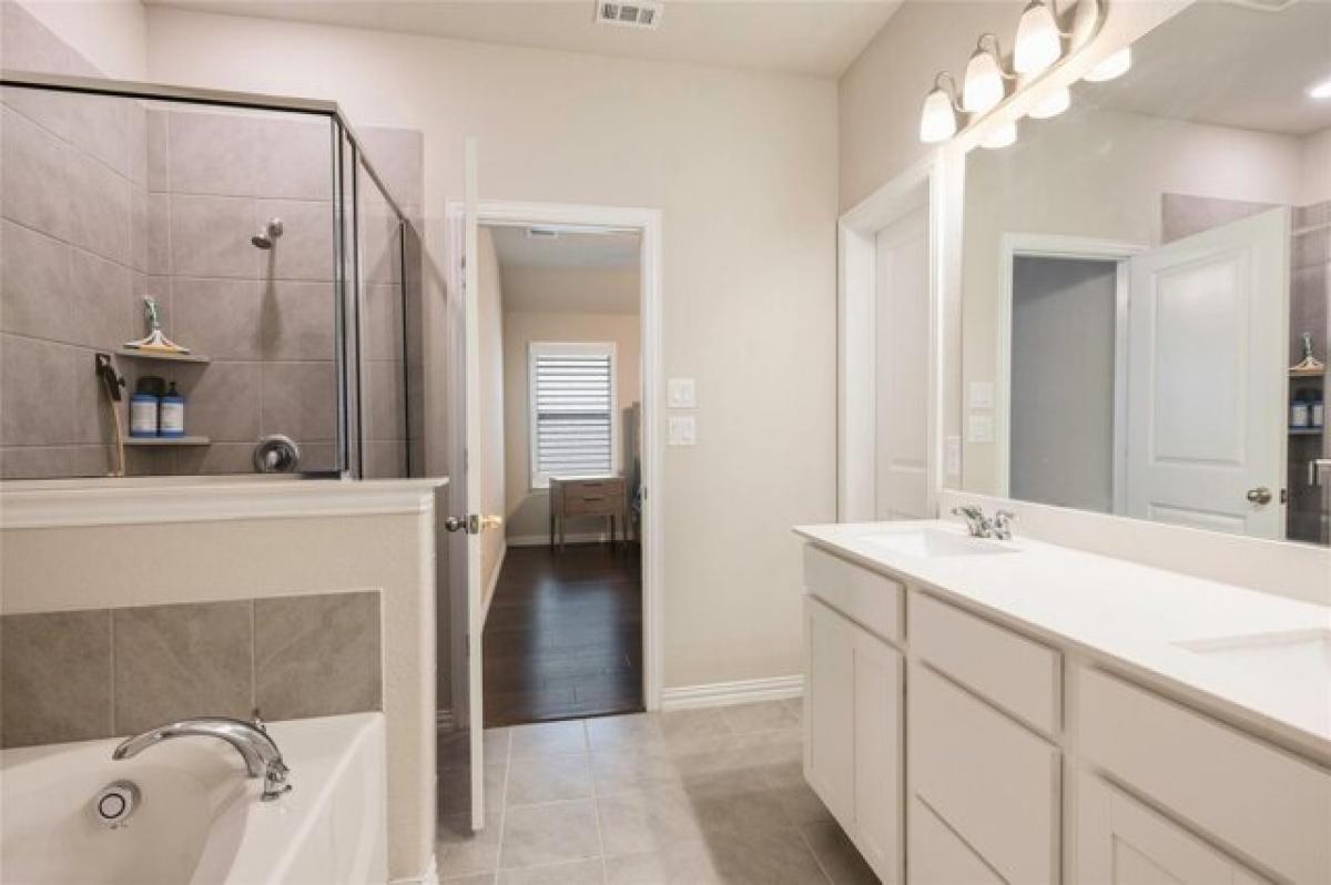 Picture of Home For Sale in Little Elm, Texas, United States