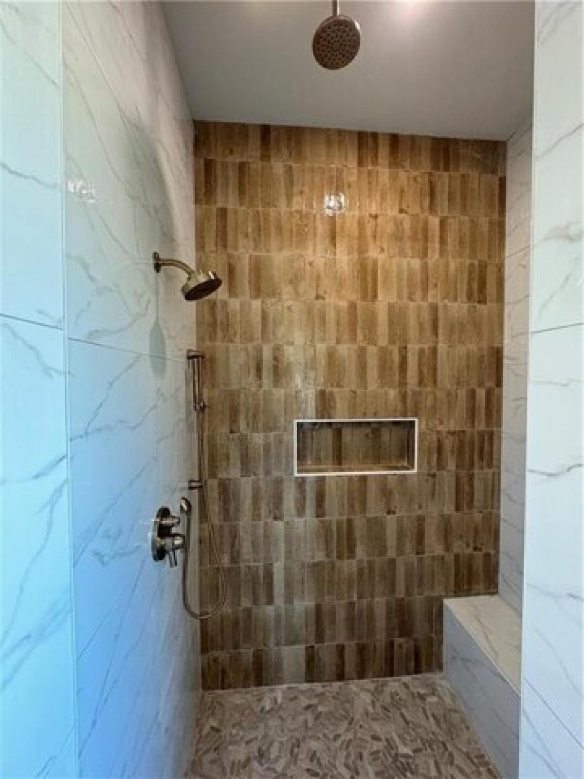 Picture of Home For Sale in Fayetteville, Arkansas, United States