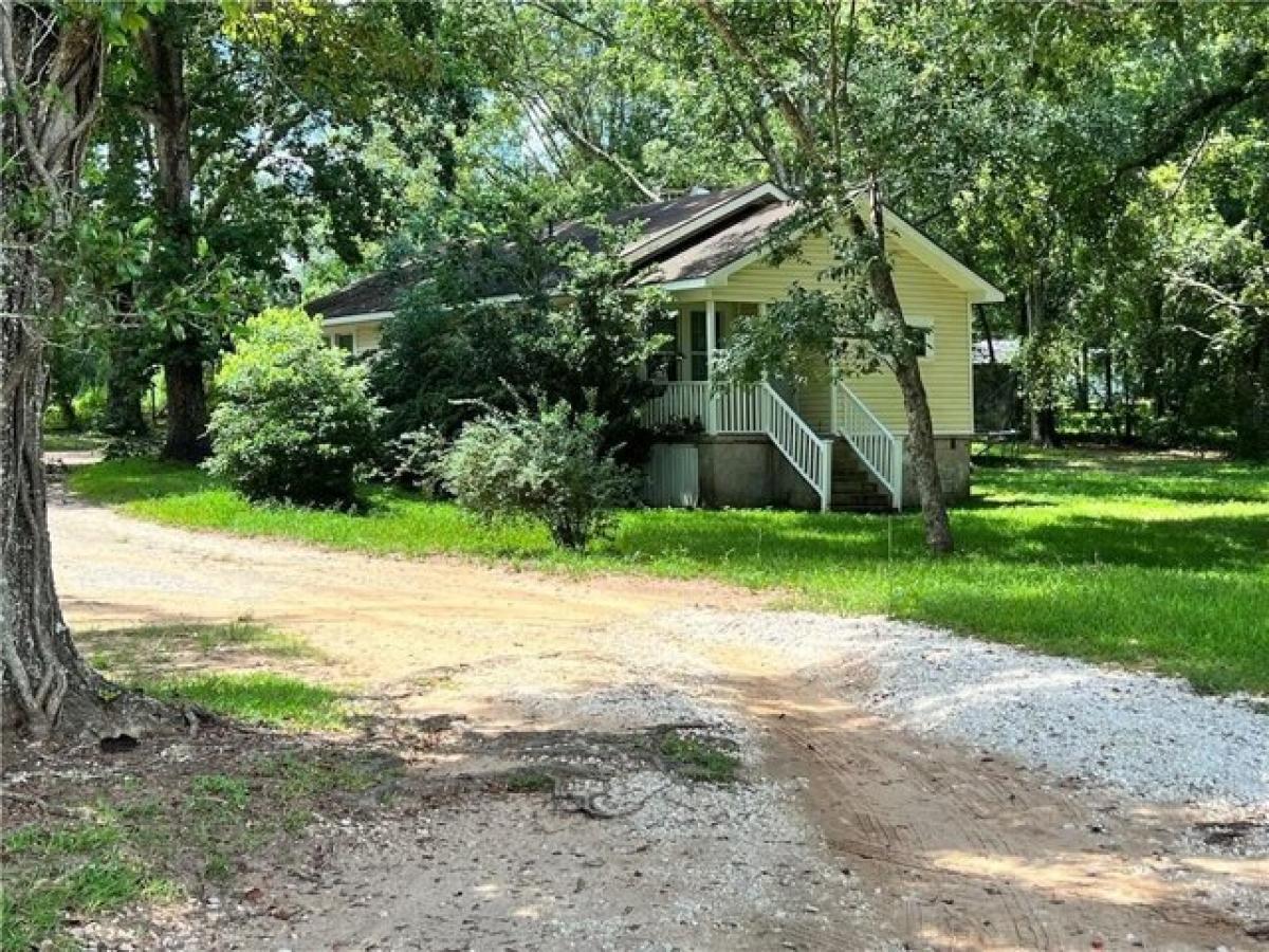Picture of Home For Sale in Grand Bay, Alabama, United States