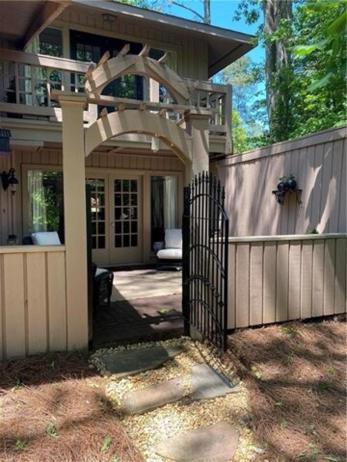 Picture of Home For Sale in Roswell, Georgia, United States