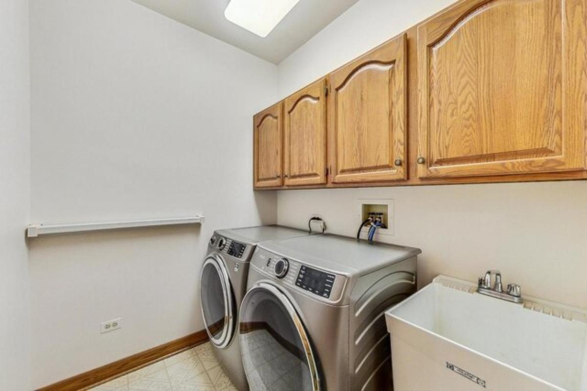 Picture of Home For Sale in Glenview, Illinois, United States