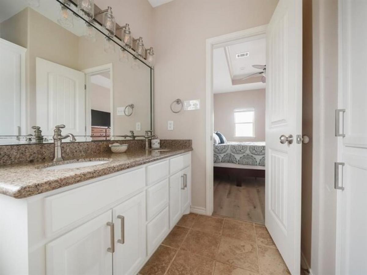 Picture of Home For Sale in Crystal Beach, Texas, United States