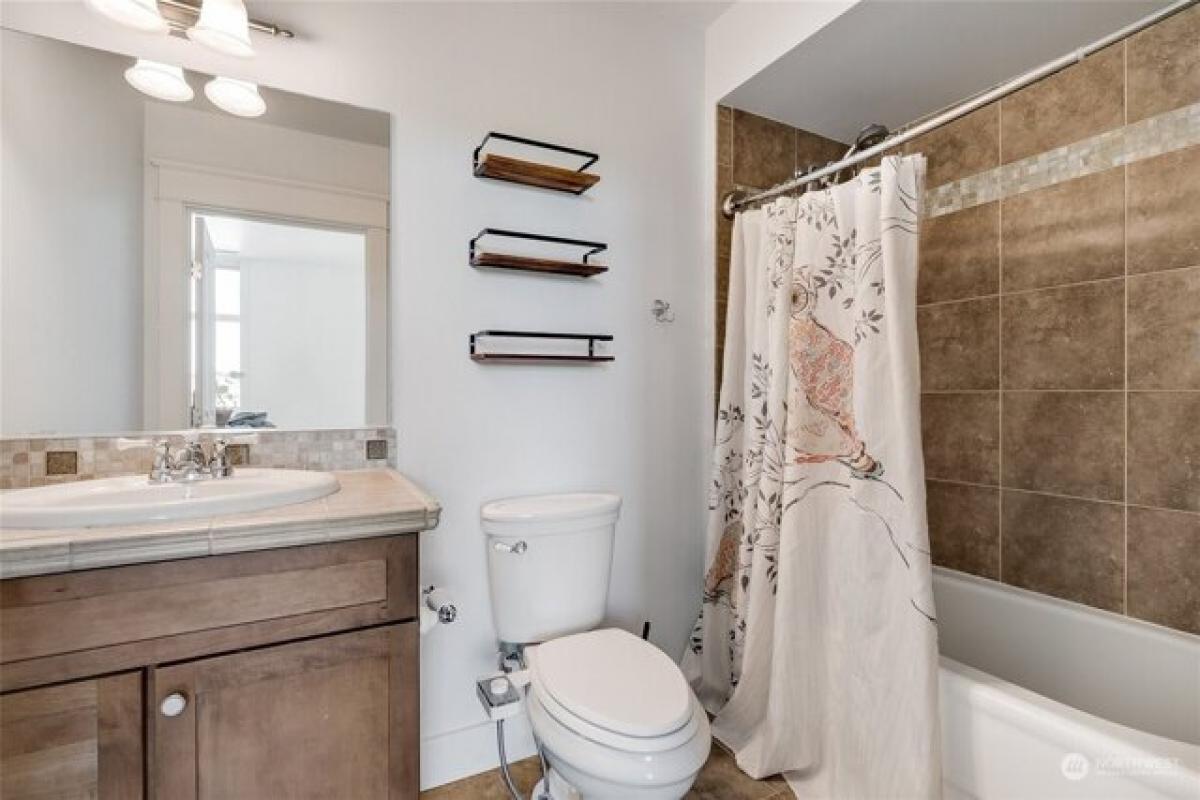 Picture of Home For Sale in Tacoma, Washington, United States